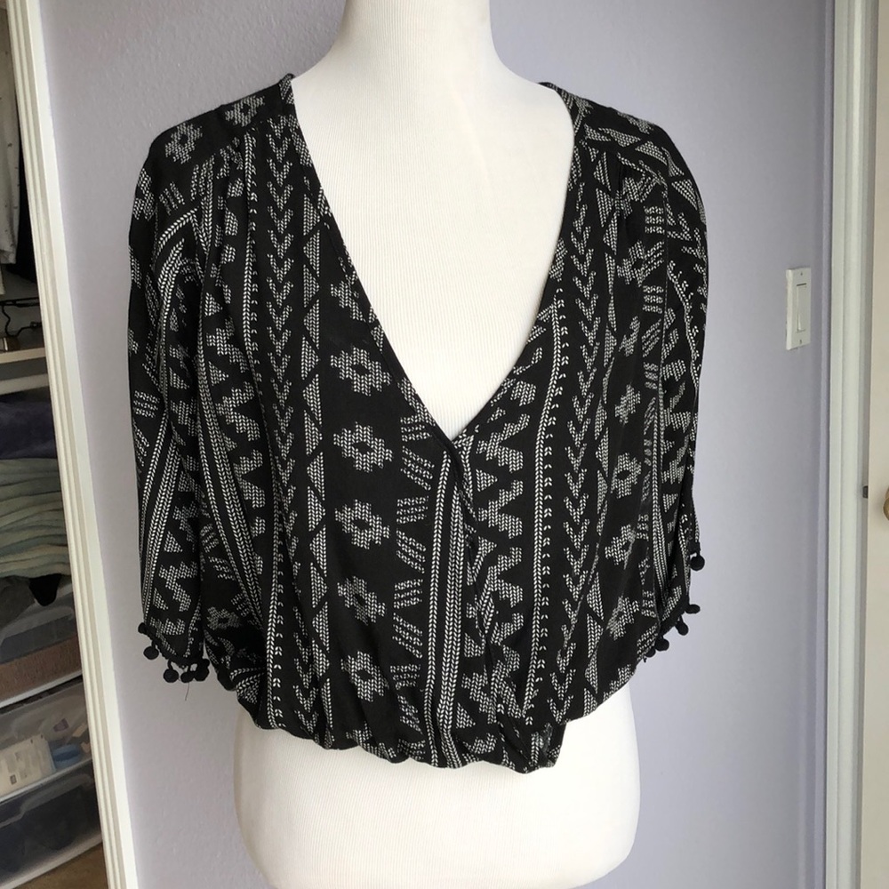 NWOT Sadie and Sage Black and White Blouse